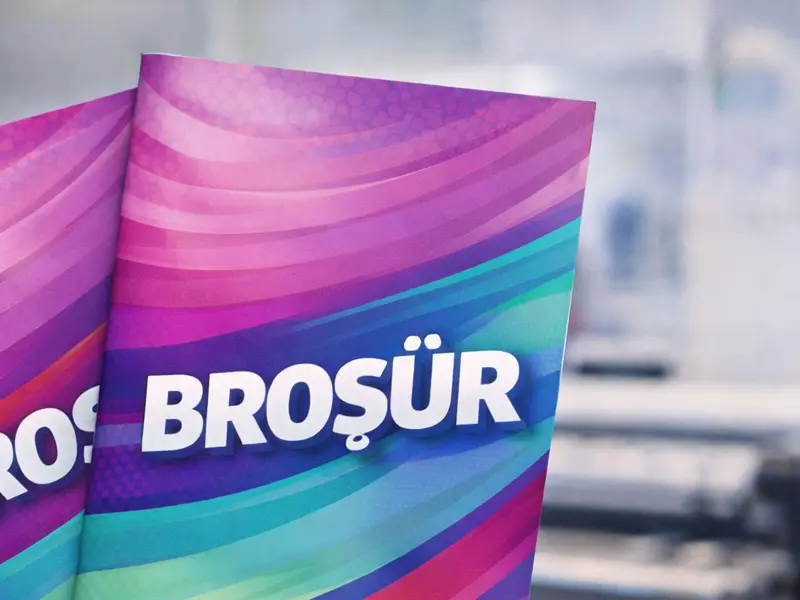 Broşür Baskı mı Dijital Reklam mı? Hangisi Daha Etkili?